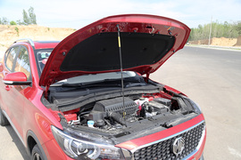 2018款名爵ZS 1.5L 手动65寸巨幕天窗版