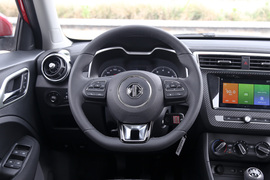 2018款名爵ZS 1.5L 手动65寸巨幕天窗版