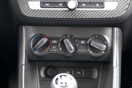 2018款名爵ZS 1.5L 手动65寸巨幕天窗版