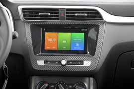 2018款名爵ZS 1.5L 手动65寸巨幕天窗版