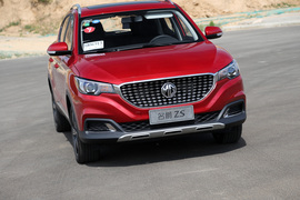 2018款名爵ZS 1.5L 手动65寸巨幕天窗版