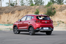 2018款名爵ZS 1.5L 手动65寸巨幕天窗版