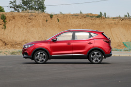 2018款名爵ZS 1.5L 手动65寸巨幕天窗版