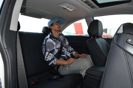后排空间