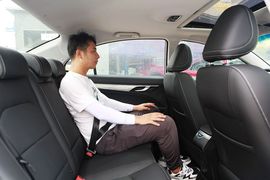 后排空间