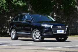 2019款奥迪Q7 55 TFSI S line运动型