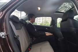 后排空间