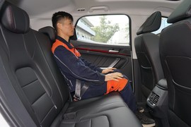 后排空间