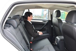 后排空间