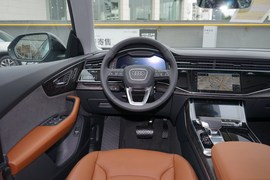 2019款奥迪Q8 45TFSI 臻选动感型