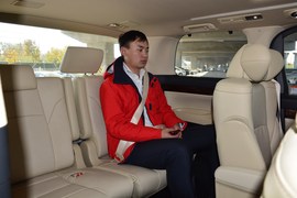 2019款丰田埃尔法 双擎 2.5L豪华版