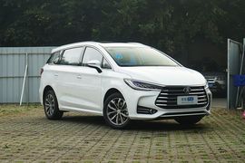 2019款比亚迪宋MAX 1.5TI DCT 智联睿逸天窗型 国V