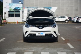 2020款丰田C-HR 2.0L 领先版