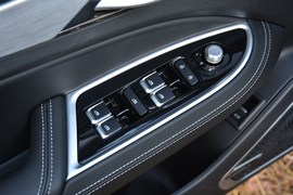 车门内部控制面板