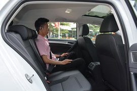 后排空间