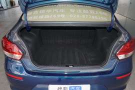行李箱空间