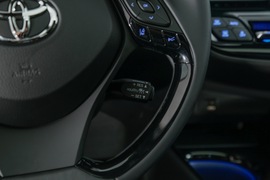 2020款丰田C-HR EV 白
