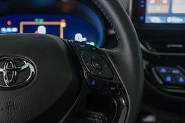 2020款丰田C-HR EV 白
