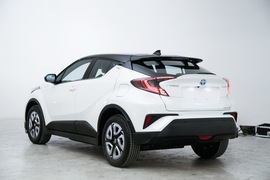 2020款丰田C-HR EV 白