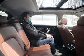 后排空间