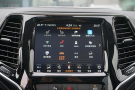 2020款Jeep 自由光 Plus 2.0T 四驱夜鹰版