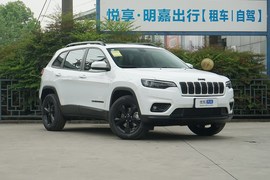 2020款Jeep 自由光 Plus 2.0T 四驱夜鹰版