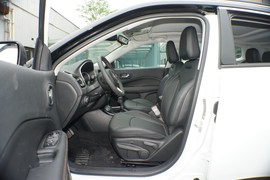 2020款Jeep指南者 220T 自动精英版