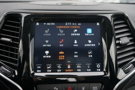 2020款Jeep自由光 Plus 2.0T四驱豪华版