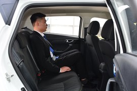 后排空间