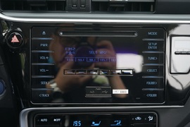 2019款丰田卡罗拉双擎E+ 1.8L E-CVT领先版