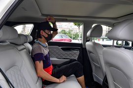 后排头部空间
