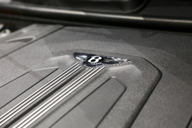 2021款宾利添越 4.0T V8