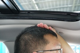 前排头部空间