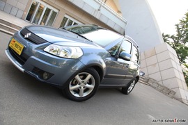 2009款长安铃木天语SX4手动档试驾