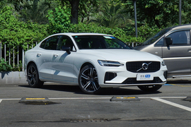 2021款 沃尔沃S60 T8 E驱混动 四驱智雅运动版
