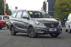 2021款 宝骏730 1.5L 手动时尚型 7座