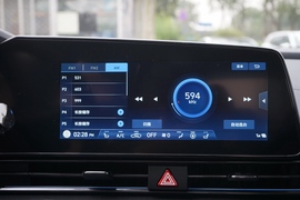2021款 现代伊兰特 240TGDi LUX尊贵版