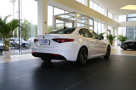 2020款 阿尔法·罗密欧 Giulia 2.0T 280HP 黯夜魅影限量版