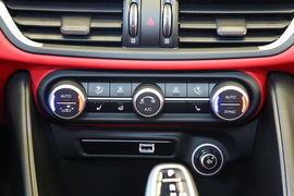 2020款 阿尔法·罗密欧 Giulia 2.0T 280HP 黯夜魅影限量版