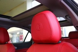 2020款 阿尔法·罗密欧 Giulia 2.0T 280HP 黯夜魅影限量版