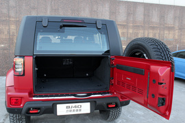 2021款北京BJ40 2.3T 自动四驱刀锋英雄版至尊型