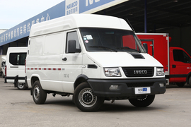 2020款 依维柯得意 2.8T V35箱货单胎中顶3座国V