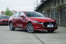 2021款 马自达3昂克赛拉 三厢 2.0L 自动质雅版