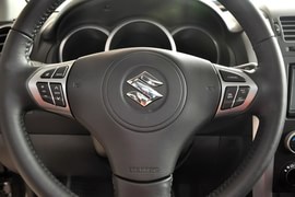 2013款铃木超级维特拉2.4L AT豪华导航5门版