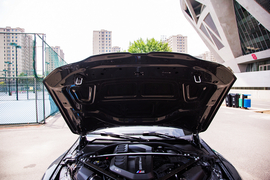 2021款宝马M4双门轿跑车 雷霆版