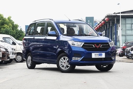 2021款五菱宏光S 1.5L 手动舒适型