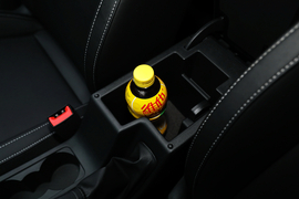 中央扶手箱空间