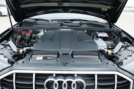 2022款奥迪Q7 45 TFSI quattro S line运动型