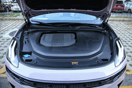 2022款领克06 1.5T Shero粉色特别版