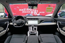 驾驶席全景